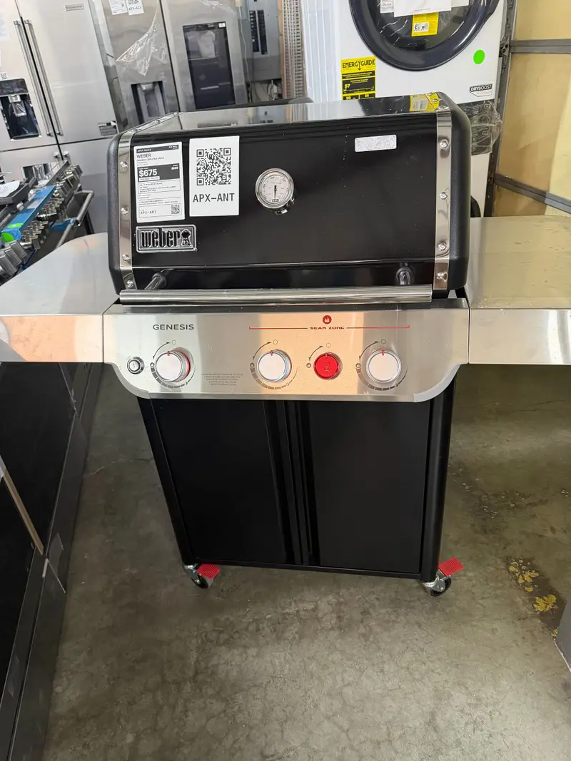 APX-ANT — Weber GENESIS E-325 LP BLK US/CA Gas Grill, Black, front — Jefferson City