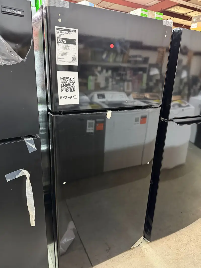 APX-AK1 — GE GTS18HGNJRBB Refrigerator, Black, front — Jefferson City
