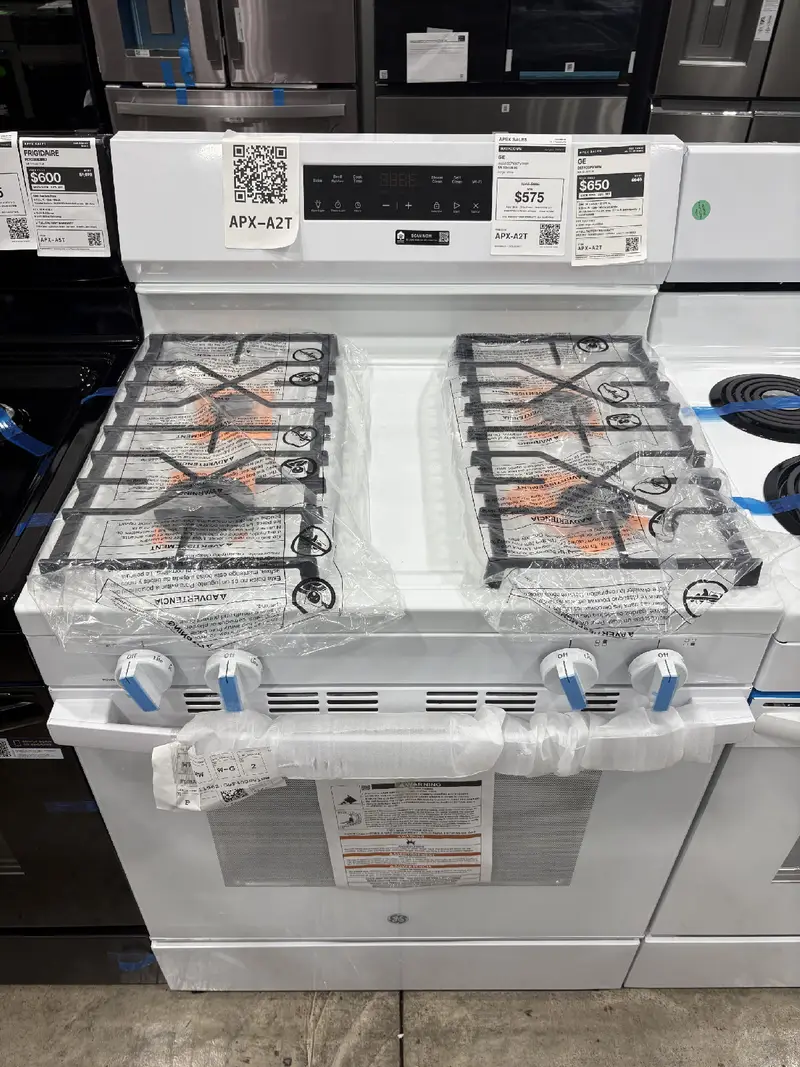 APX-A2T — GE GGF400PV1WW Range, White on White, front — Columbia