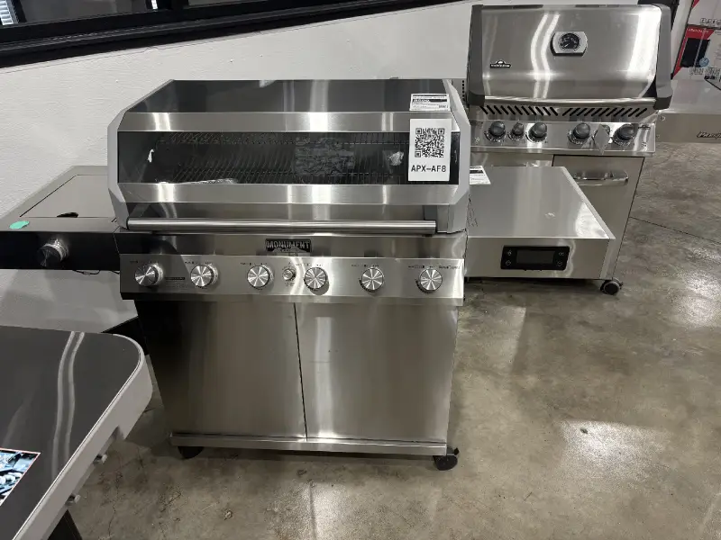 APX-AF8 — Monument Grills K106S8EGA3SY-1N(D610) Gas Grill, front — Columbia