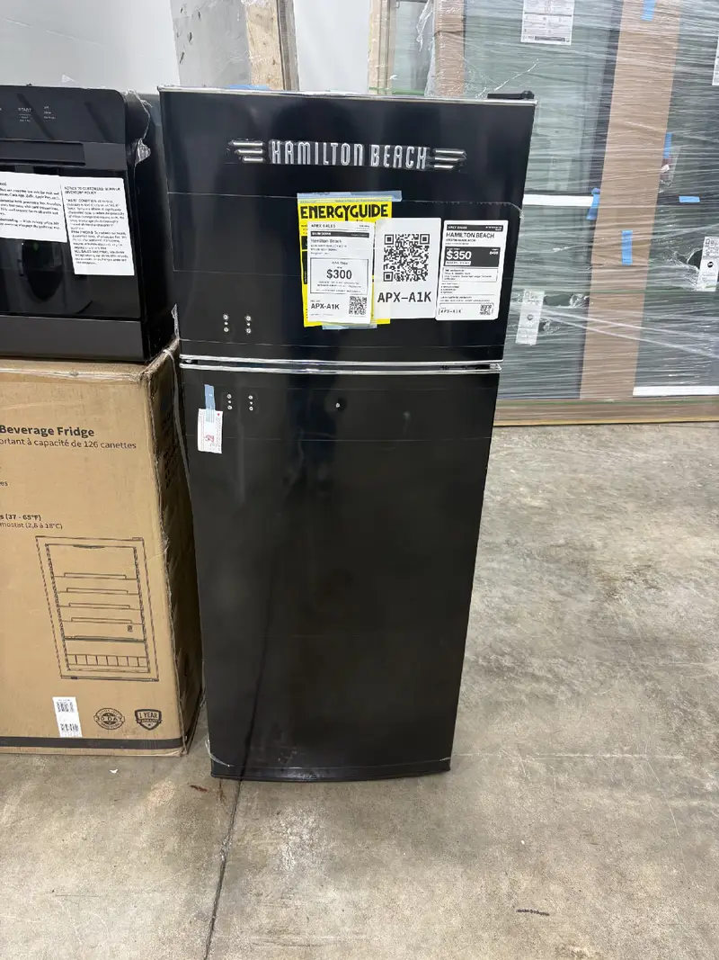 APX-A1K — Hamilton Beach HBFR786-BLACK-6COM Refrigerator, Black, front — Columbia